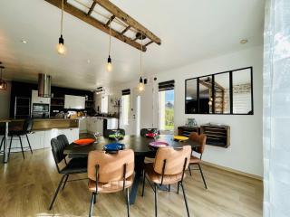 La Montbourgeoise Stylish House Close to the Town Center - 5