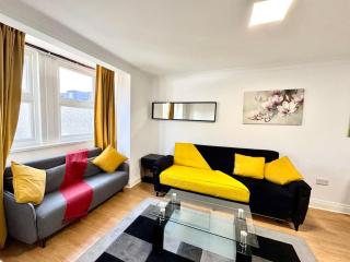 Spacious 3-Bed Home with Garden, Private Parking, Smart Tv's, Fast Wi-Fi - Londen - 0