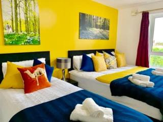 2 Bedrooms Modern Apartment, Lounge, Full Kitchen, Balcony, 5 minutes Stratford Station - Londra - 3