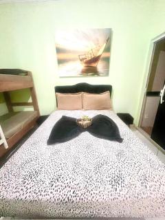 Suíte 102 com TV e banheiro privativo - 4