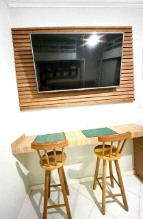 Suíte 103 com frigobar, TV e banheiro privativo - 1