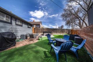 Downtown Gem: Hot Tub, Movies, Games, Dog Friendly - 2