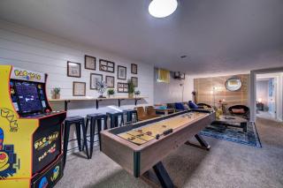 Downtown Gem: Hot Tub, Movies, Games, Dog Friendly - 4