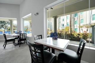 3 beds DisneyFree Shuttle - 3