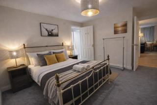 Chic 2 BDR Flat in Chester - 9