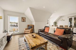 Stunning Sea Views - 3BD & Free Parking - 2