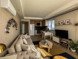 Chic 2BR City Center Flat - 2