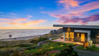 Bandon Beach - Ocean View, Hot Tub & Beach Access - 0