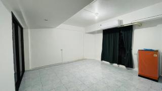 Very budget room for sleep and a lot of space - 5