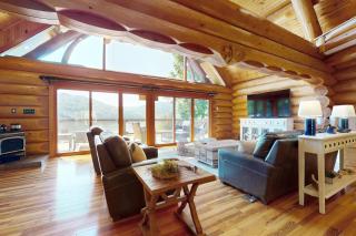 Hot Tub and Dock! Waterfront Norris Lake Log Home - 4