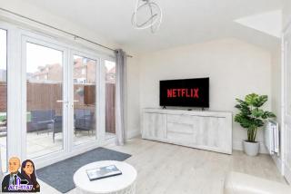 Kirkstall by Alt-Stay - 4 Bed Home - Parking, WiFi & 2x En-suites - Contractors & Relocations - Weekly & Monthly Rates - 2