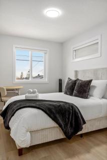 95 min Banff Local Coffee Walk to Restaurants - 1