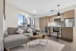 Gym Pool Table Rooftop Patio Walk to Rogers - 0