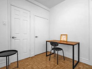 Sophisticated Two Bedroom Hideaway in Westmount - 5