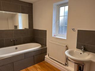 4 Bed Modern Period Styled Home - Easy City Access - 4