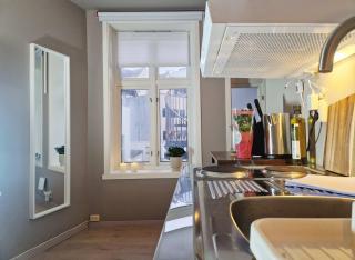 Cozy Central Studio by the Bus Station - 4