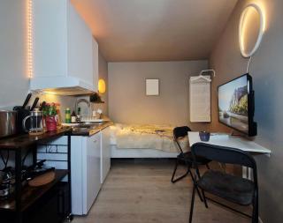 Cozy Central Studio by the Bus Station - 1