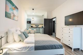 Modern Urban Retreat with Terrace - 6