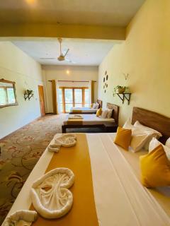 Lushy Glorious Hotel - 1