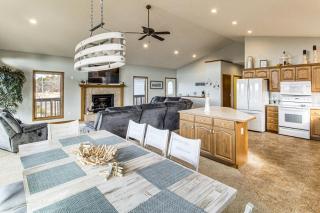 Deck with Lake Mac View! Spacious Family Retreat - 9