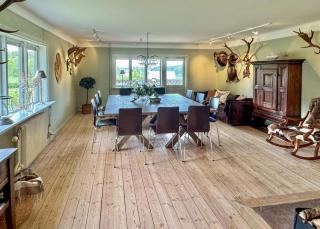 Stort Hus Med Utsikt Över Skogssjö - Hölö - 2