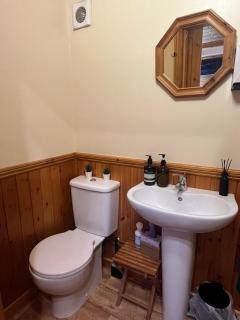 Readers Cabin-Cosy Countryside Studio Cabin - 3