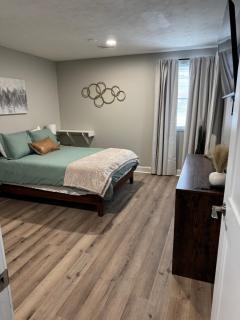 The Cozy Cottonwood Cottage- Clintonville 3BRM Ranch - 2