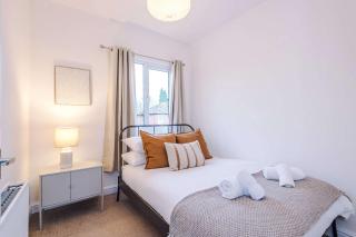 Bright 3BR Home Sleeps 6 City Centre in Crewe - 8