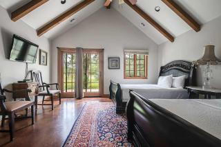 The Manor Haus at Messina Hof Hill Country Winery-Paris Haus - 8