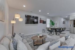 Indy Getaway: New Build w/ Game Rooms & Big Deck - Holiday Home - 0