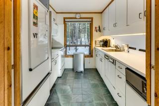 Resort-Style Community! Quechee Chalet with Deck - 7