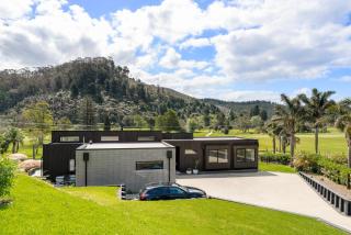 Hosts on the Coast The Country Club - Whangamata - 7