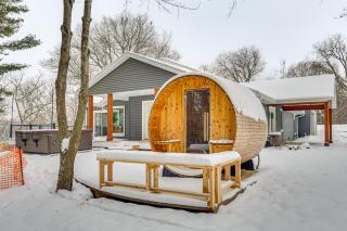 Hot Tub, Dock and Sauna! Lake Wisconsin Retreat - 6