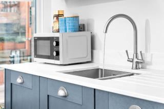 Ultra Modern 2BR Retreat Near City Centre and JQ - 1