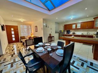 Departamento en el centro de Loja - 0