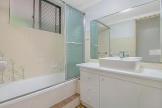 Kirra Gardens Unit 9 - 5