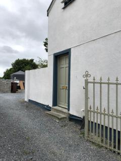 25 mins to Kilkenny,Cashel - 9