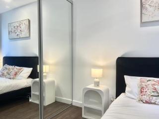 South Brisbane 1BR Apartment with Parking - 7