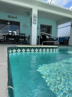 Villa Sunshine Elegant and Modern 4BR Pool House - 0