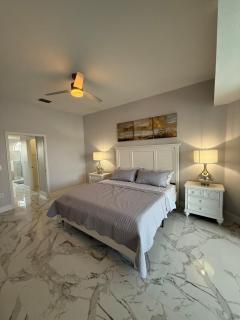 Villa Sunshine Elegant and Modern 4BR Pool House - 6