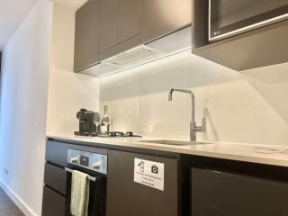 Stylish 1BR Apartment in South Brisbane - 2