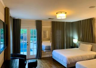 Delux Private Rooms at the Villa with Heated Pool - 9