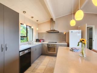 Cathedral Cove Retreat - 4