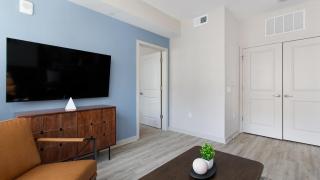 Landing Beautiful 1BD Courtyard Clubhouse - 6