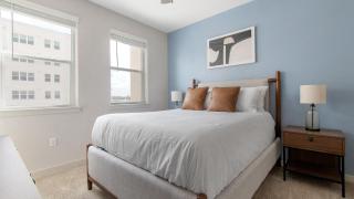 Landing Beautiful 1BD Courtyard Clubhouse - 2
