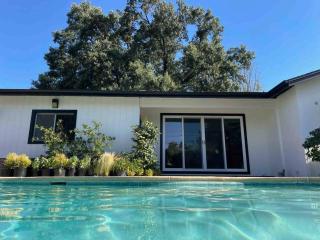 Pool Home - The Howard Oak - 7