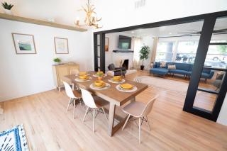 Pool Home - The Howard Oak - 9
