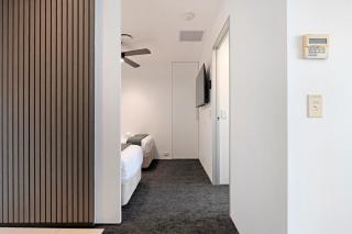 Circle on Cavill - Converted 2 Bedroom Apartments - No Parking Included - Hosted by Wow Stay - 3