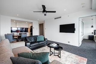 Circle on Cavill - Converted 2 Bedroom Apartments - No Parking Included - Hosted by Wow Stay - 7