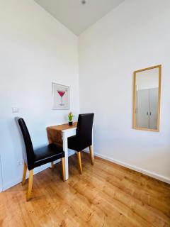 Comfortable Private Rooms in 3BR Apartment Near Kaufpark Alterlaa - Vienna - 5